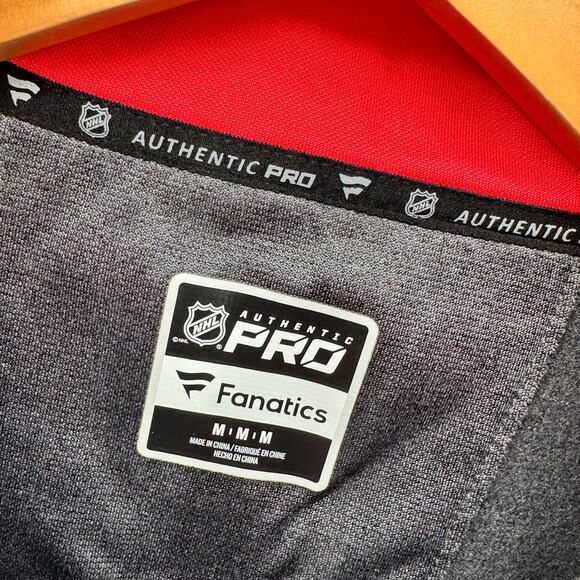 Chicago Blackhawks 1/4 Zip Mens Medium Gray Fanatics NHL Authentic Pro Pullover - Picture 2 of 8